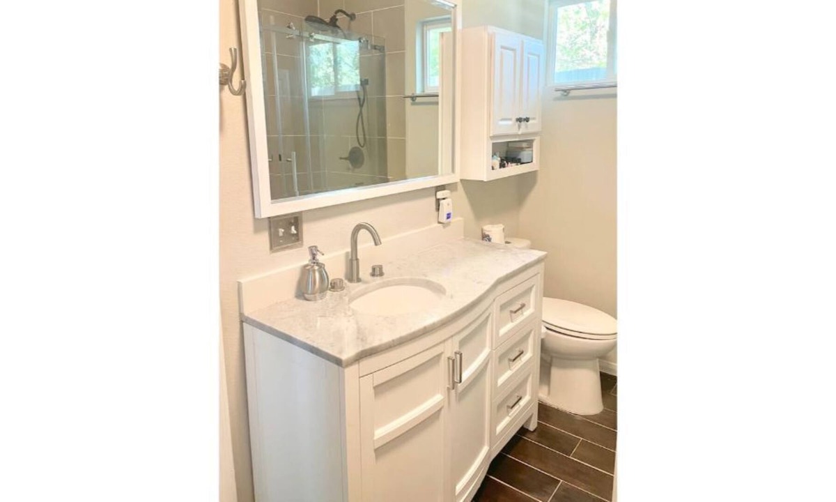 Fort Worth House | The Poppy Hideaway - 5 min walk to Lake Worth!