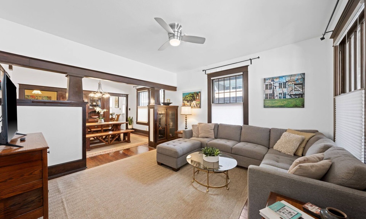 Clarksville House | The Porch - Walk to 6th Street