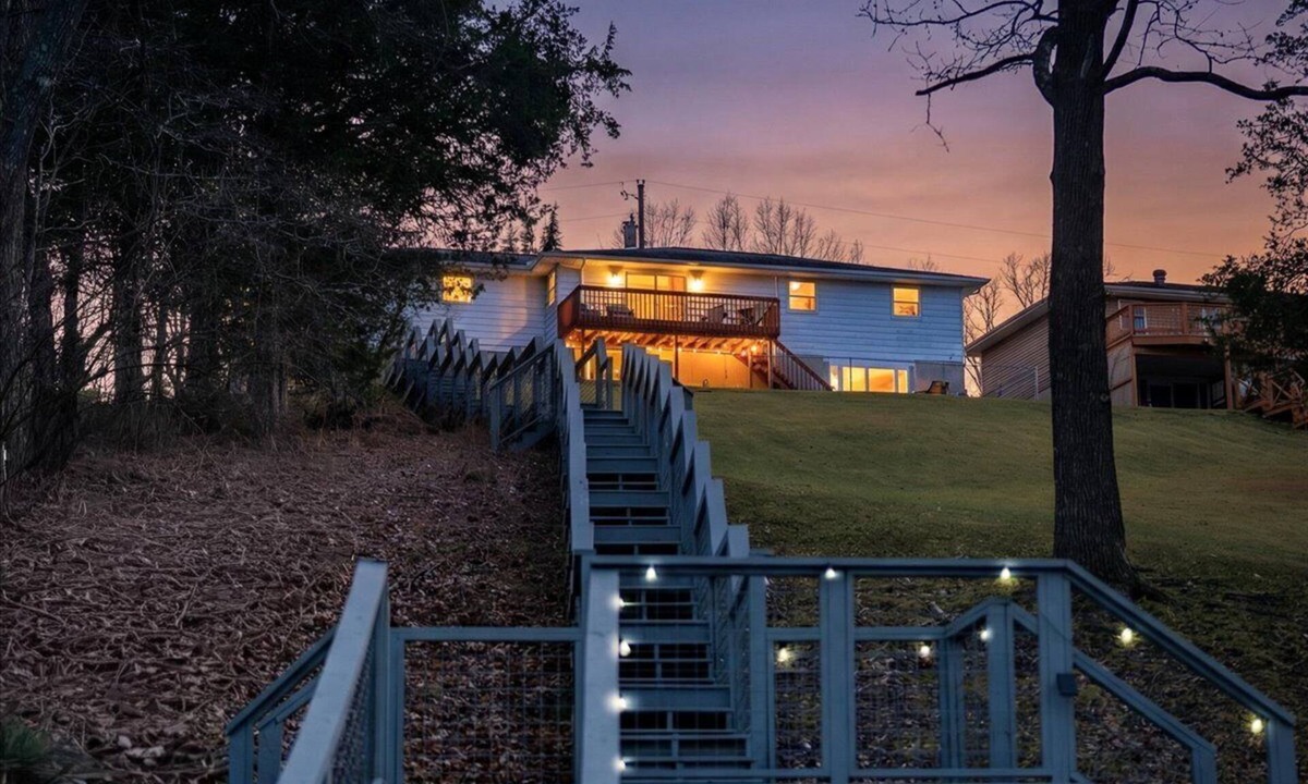 Goreville House | The PorterPlace, Kayaks, Canoe, FirePit, Waterfront