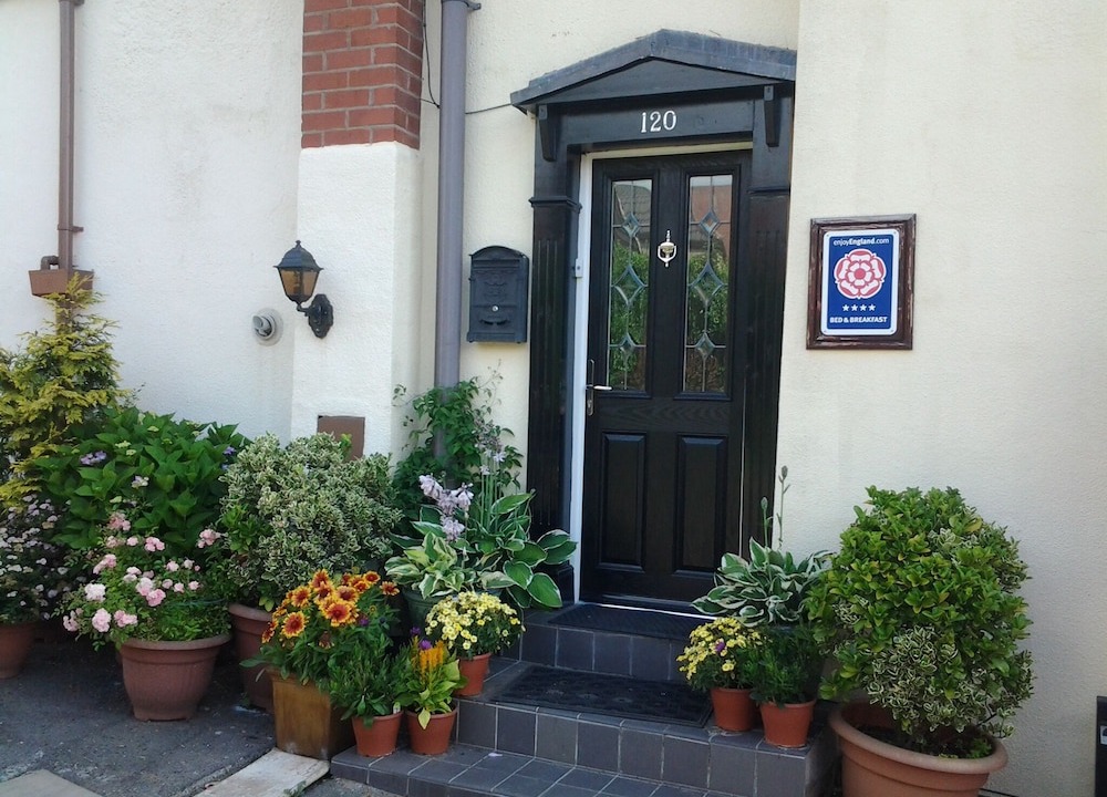 Ibstock Bed & Breakfast | The Post House