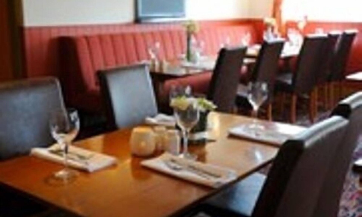 Seer Green Hotel | The Potters Arms