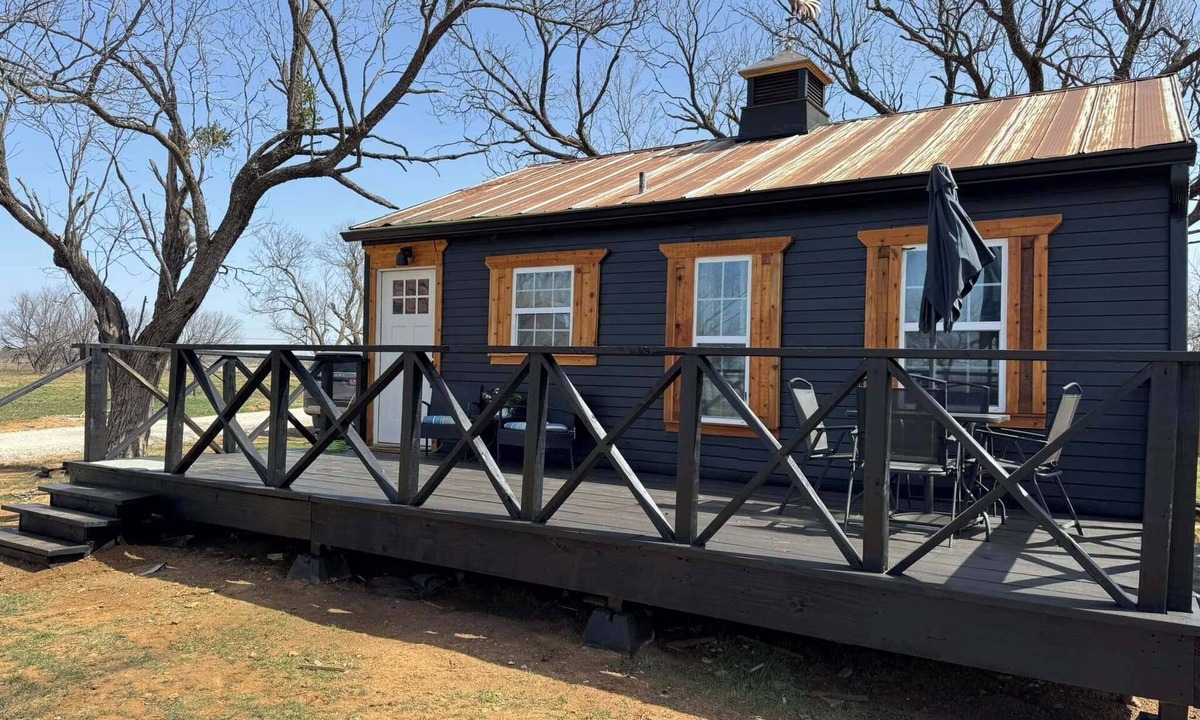 Breckenridge Cottage | The Prairie House at the Winery - CC Farms
