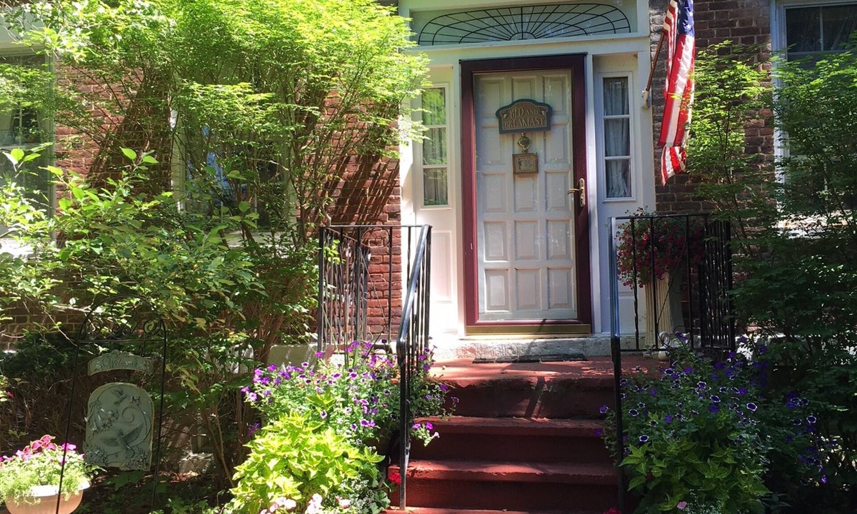 Utica Bed & Breakfast | The Pratt Smith House B&B