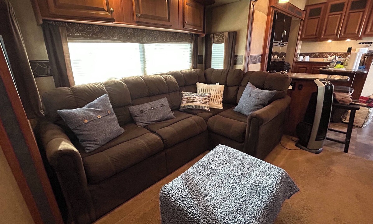 Victoria House | The Premier Victoria Tx RV ,No Cleaning Fee,King Bed, Sectional Couch