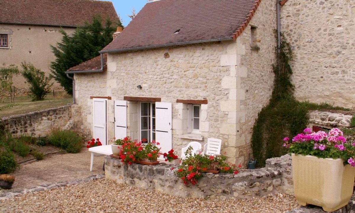 Saint-Epain Cottage | The Pressoir de Galisson: Rustic Gîte in Touraine with Garden and Wifi