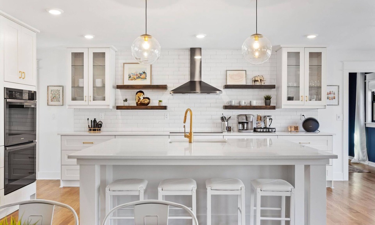 Fairway House | The Prestige - Stunning Home W/Game Room + Mins to Plaza