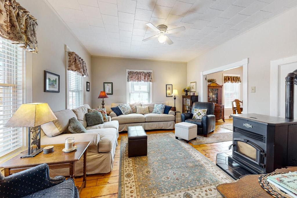 Greenville Junction House | The Pritham House