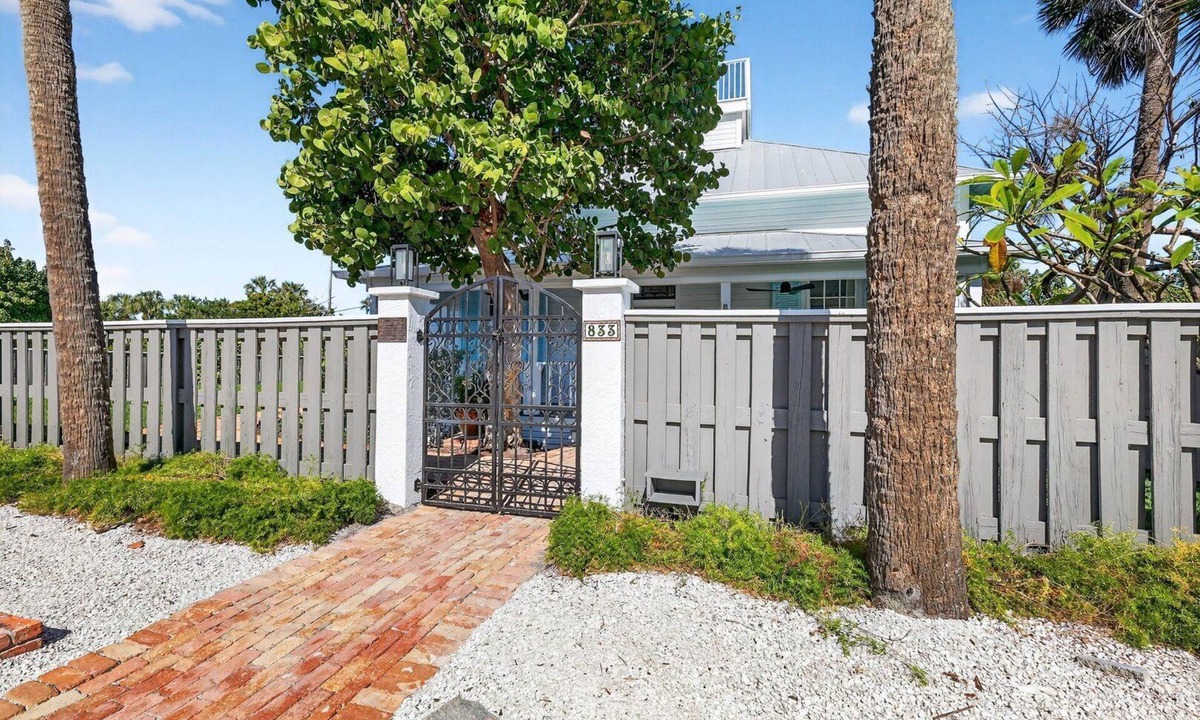Boca Grande House | The "Q" House | 5 Beds | 5 bath | Heated Pool | Sleeps 10