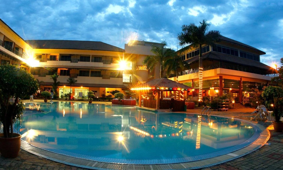 Paka Hotel | The Qamar Paka