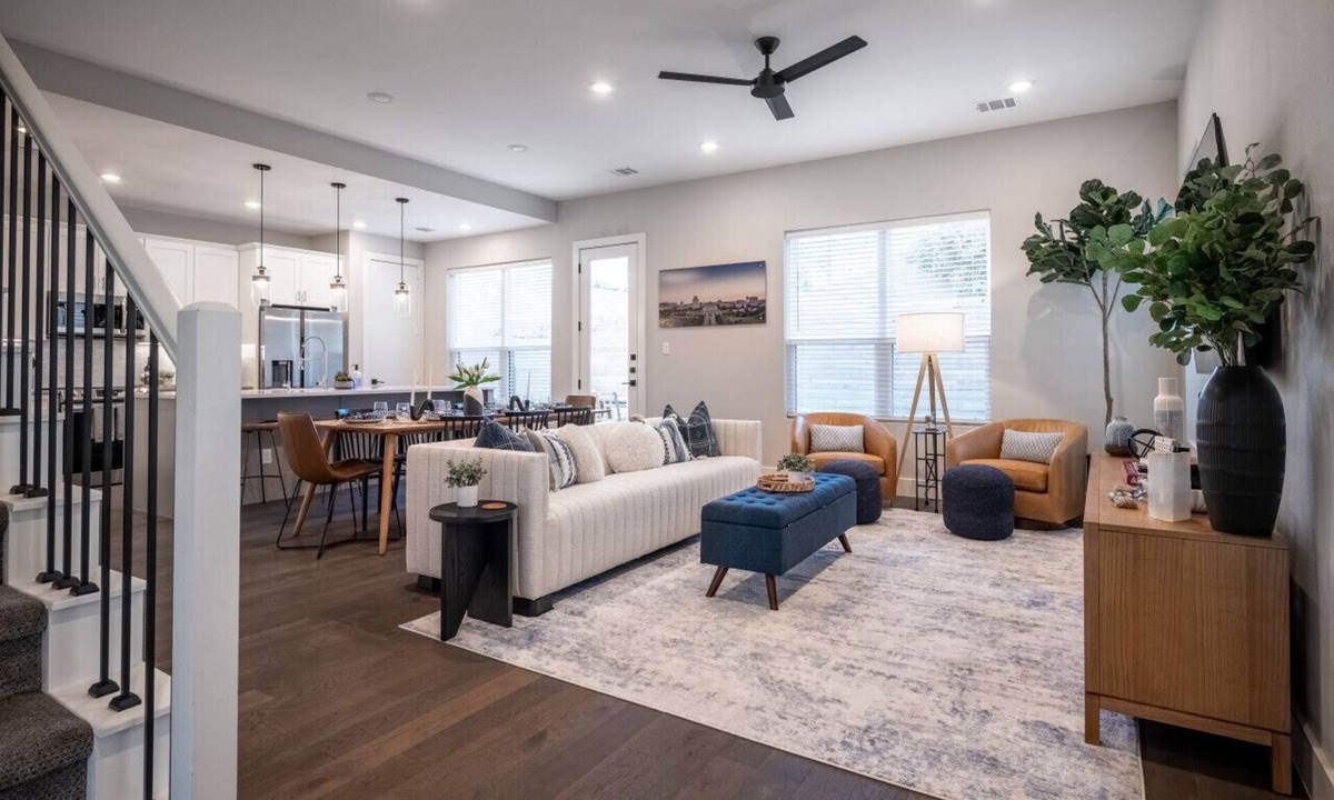 College Station House | The Quad: 4 Modern Suites, Private Yard & Grill, 2 Miles to Kyle Field