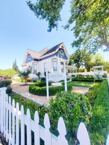 Winters Villa | The Queen On Main