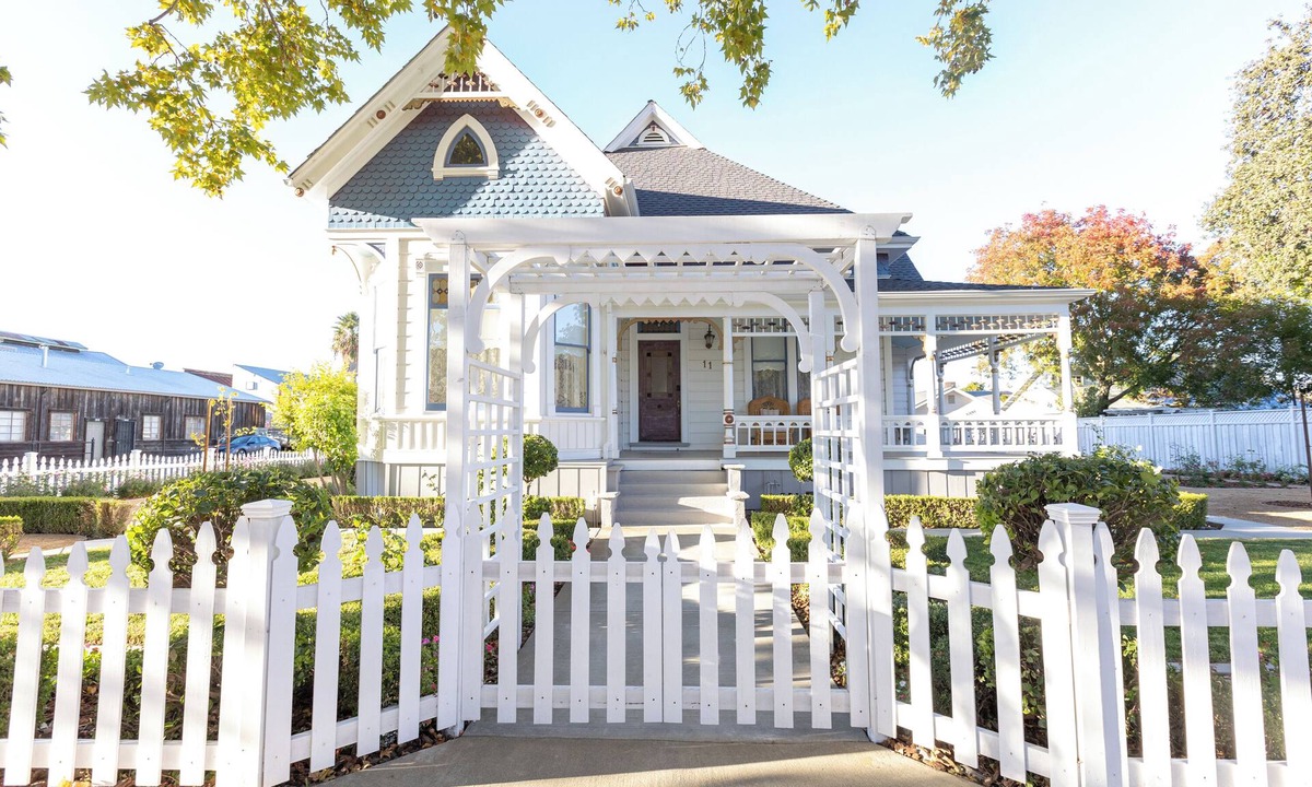 Winters House | The Queen On Main