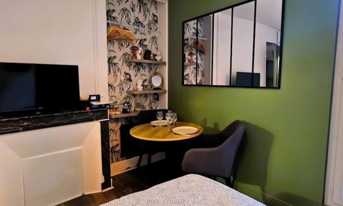 Fontainebleau Apartment | The Queen's Hideaway