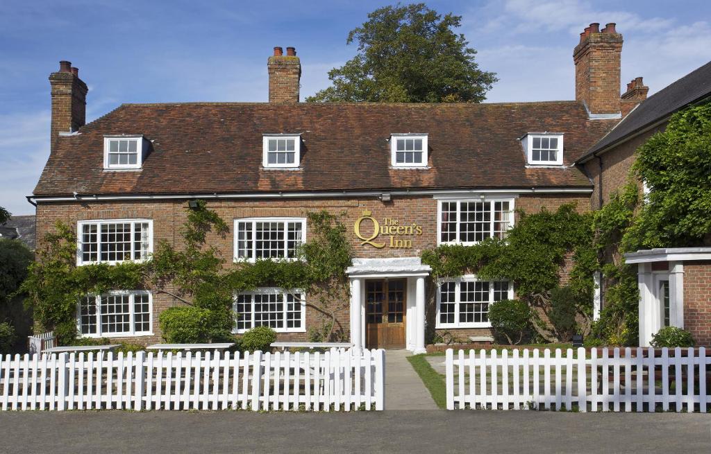 Hawkhurst Hotel | The Queen's Inn