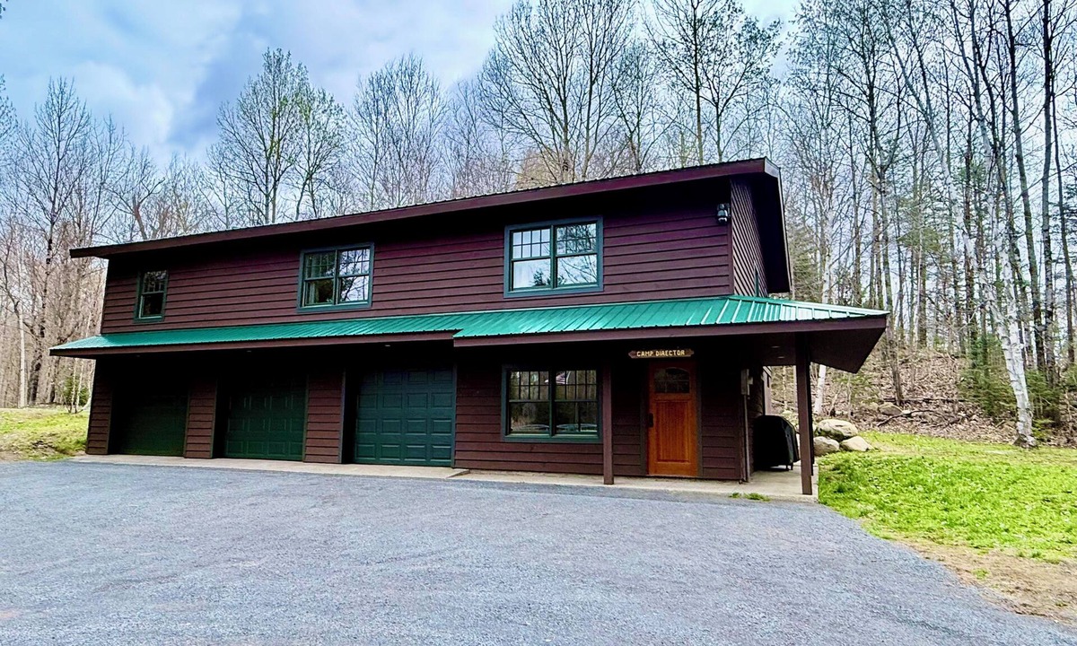 Meacham House | The Ranger Cabin - Woodland Retreat with Lake Access