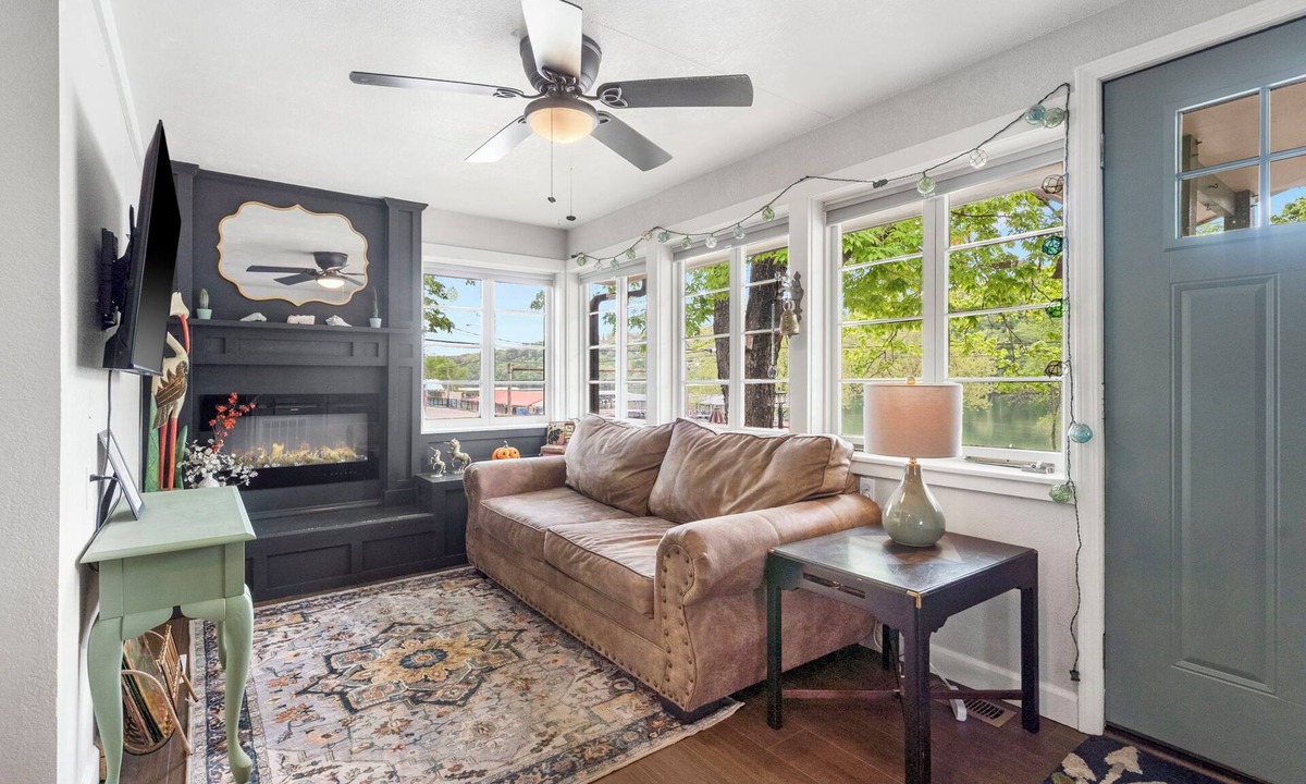 Rockaway Beach House | The Raven's Roost Lake View Retreat 3bd 2ba