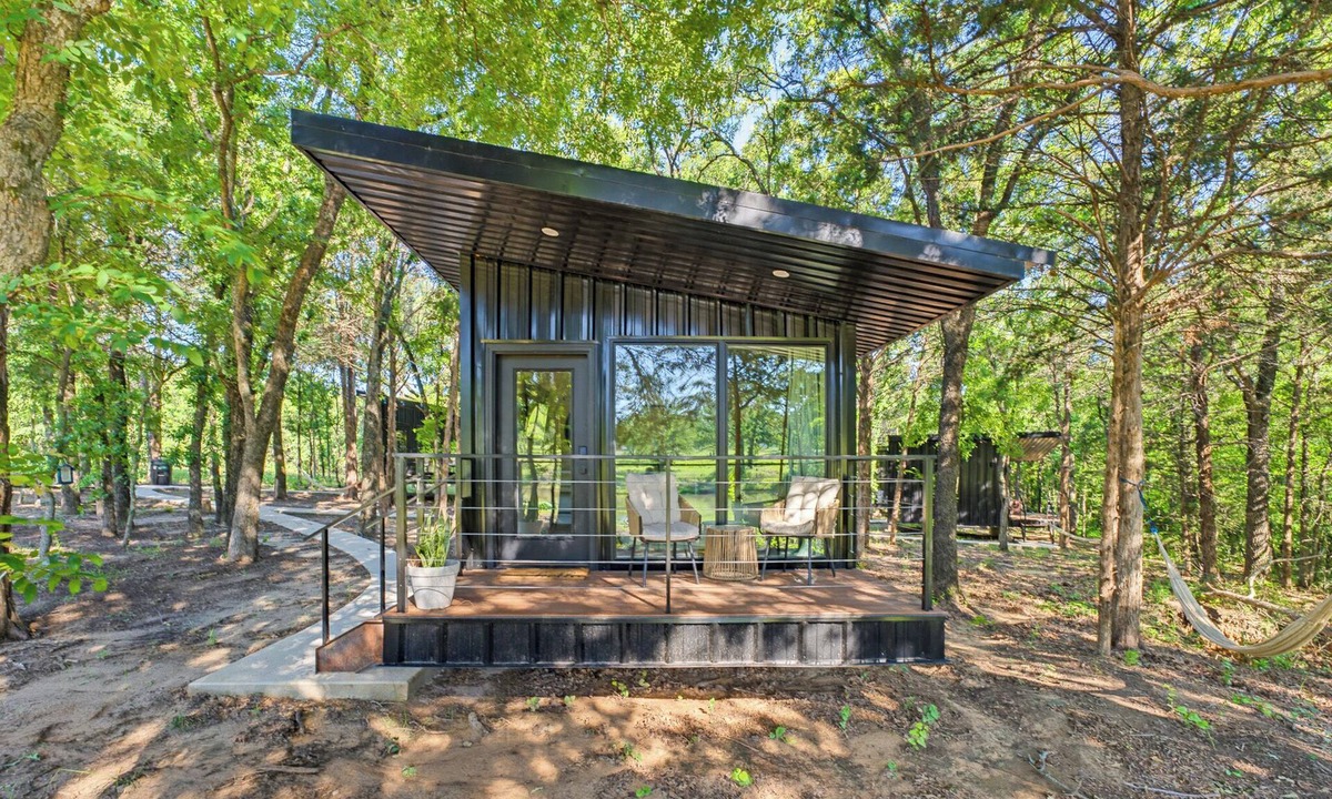 Alvord House | The Red Bird | Treehouse Stay + Pickleball Court