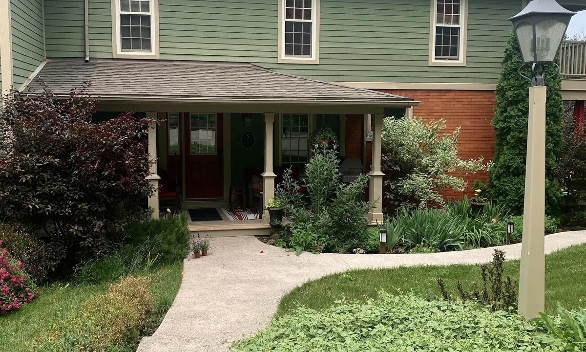 Queenston Bed & Breakfast | The Red Coat Bed & Breakfast