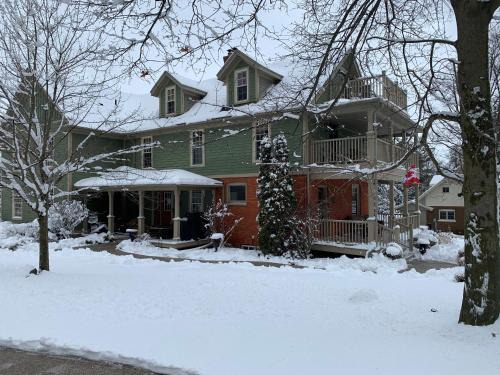 Queenston Bed & Breakfast | The Red Coat