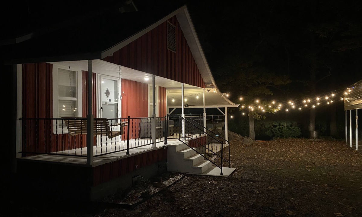 Greers Ferry House | The Red House- One mile from Narrows Marina, Shiloh Marina, or Devils Fork