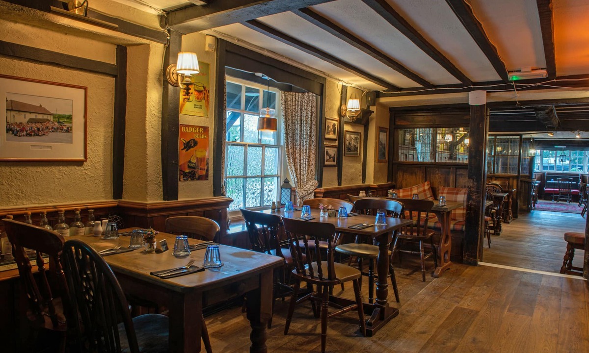 East Knighton Bed & Breakfast | The Red Lion