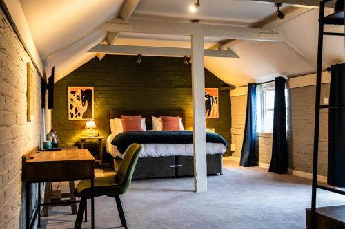 Thames Ditton Hotel | The Red Lion