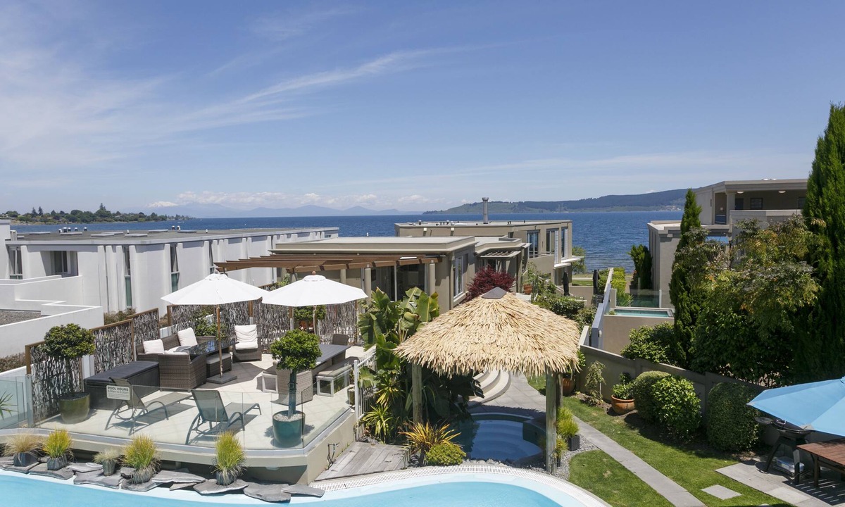 Waipahihi Hotel | The Reef Resort