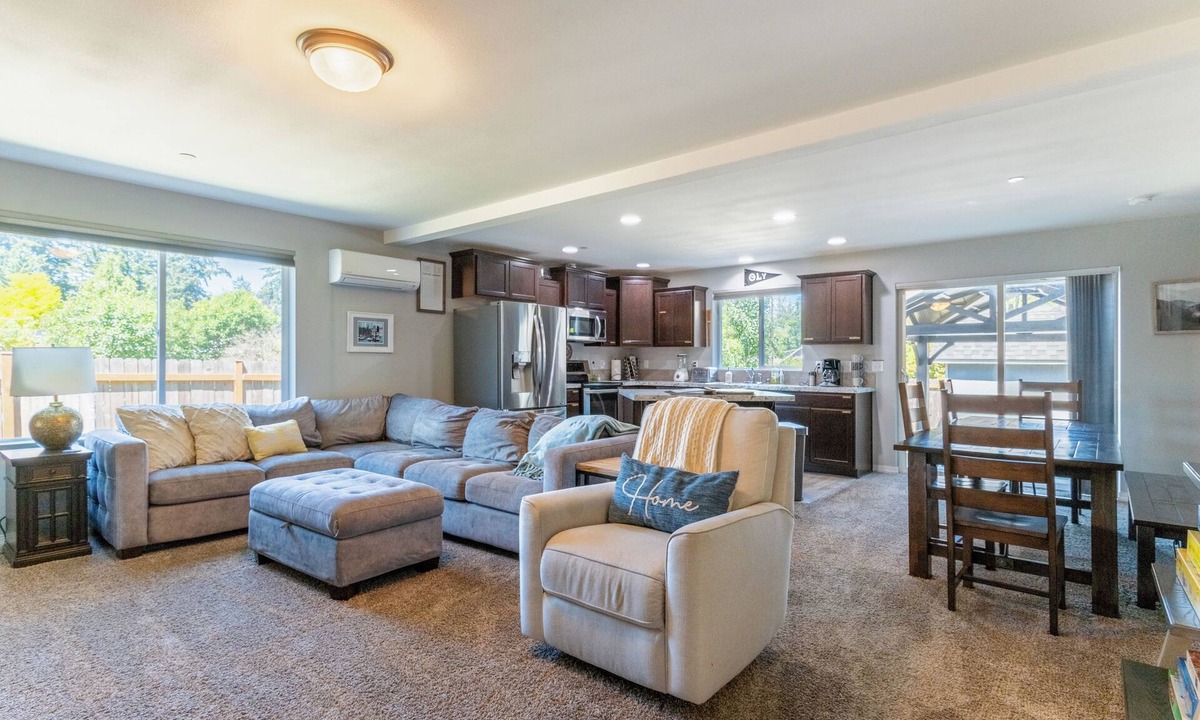 Olympia House | The Relax-INN' Heron