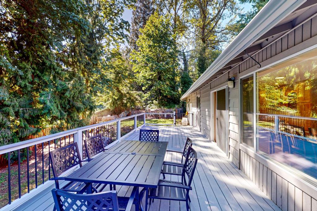 Maple Heights-Lake Desire House | The Renton Rest House