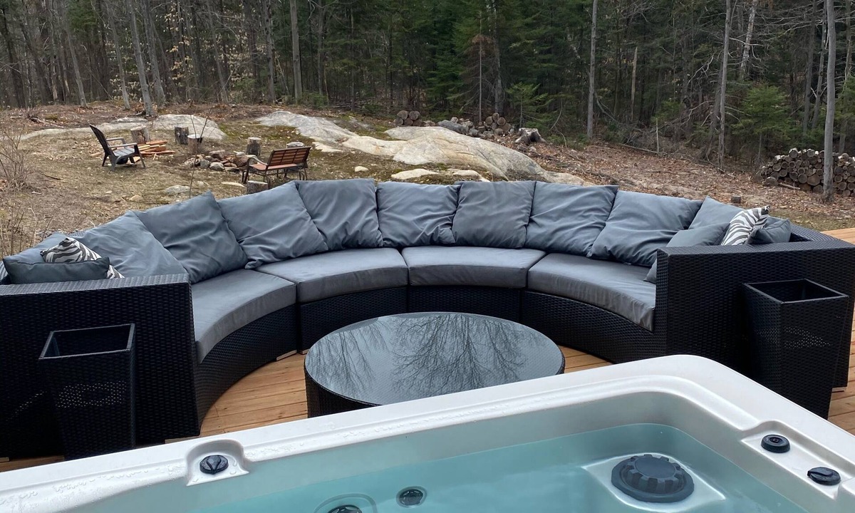 Sainte-Ann-des-Lacs Cottage | The REPAIRE dreaming cottage with interior pool Chalet de rêves avec piscine inté et spa