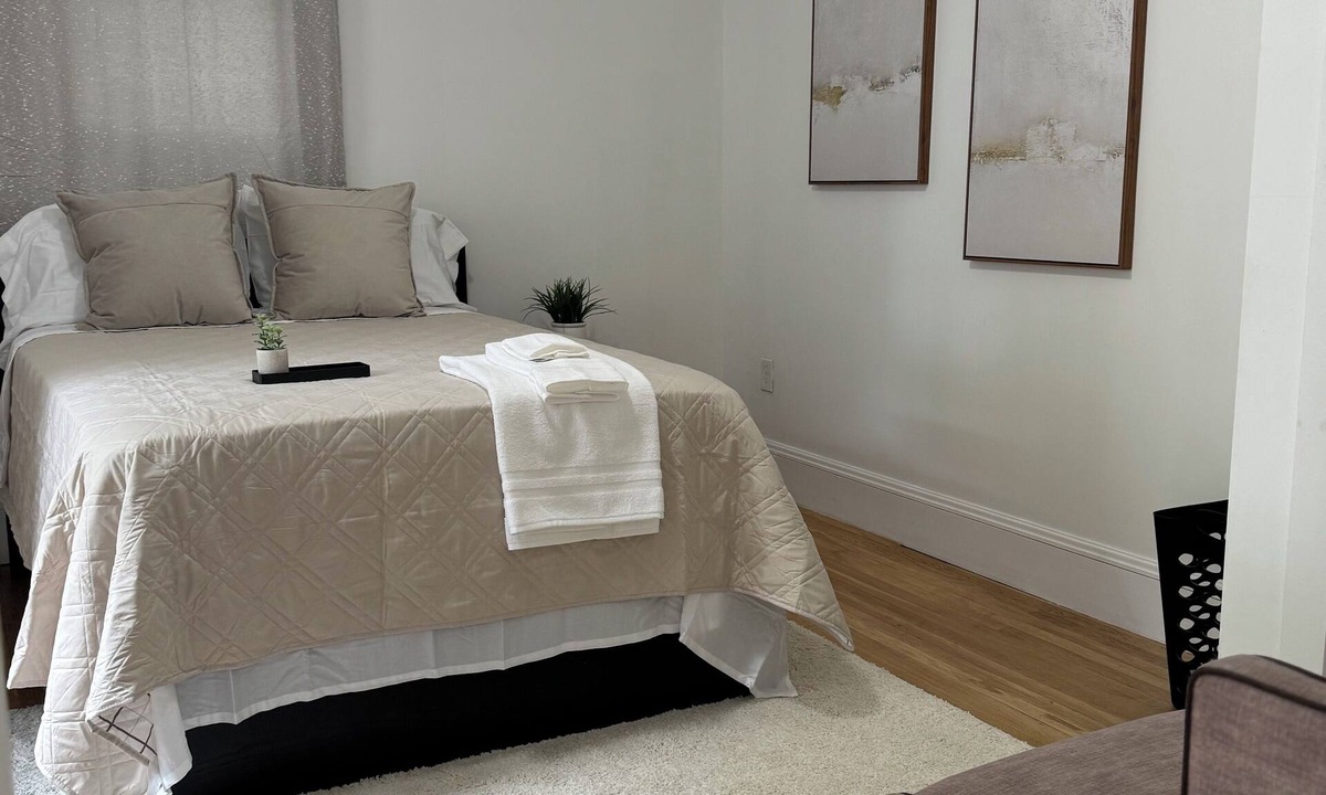 Quincy House | The Residence on Cranch 1