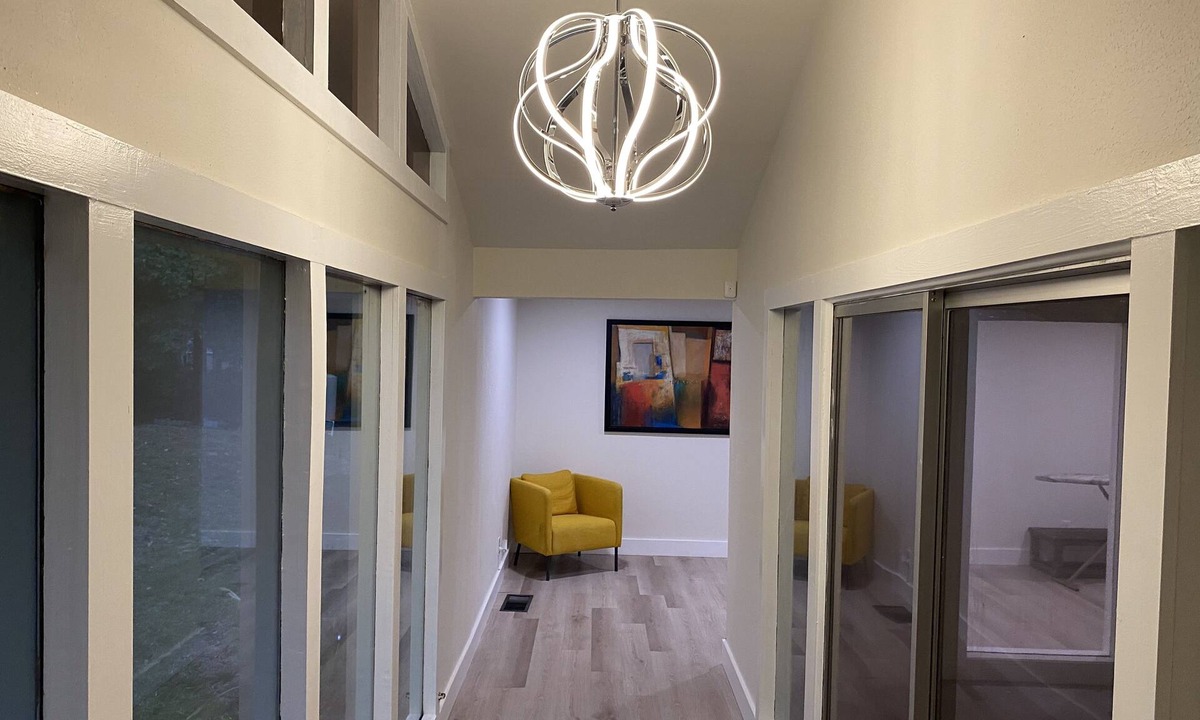 Lincoln Parish House | THE RESORT Stunning mid century house beautifully decorated Extremely large lot