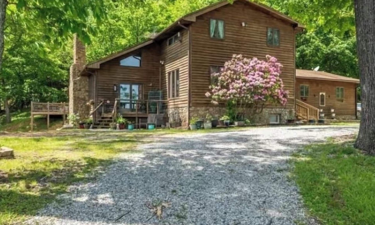 Roseland House | The Resting Place Mountain Retreat