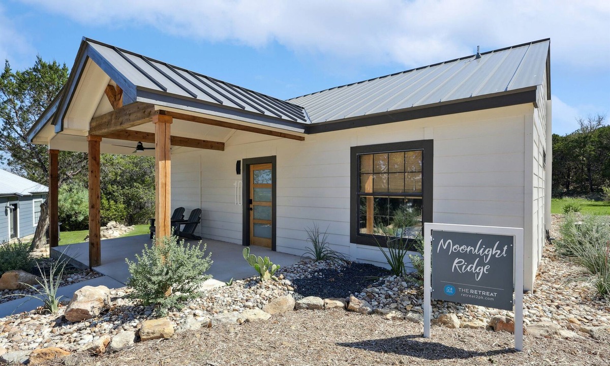 Graford House | The Retreat 10: Moonlight Ridge | Pet Friendly
