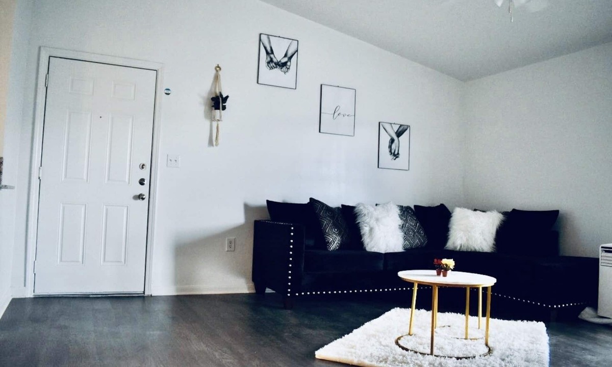 The Woodlands Apartment | ⭐️ THE RETREAT FLOWER TREE 2.0 (SELFIE-STATION)