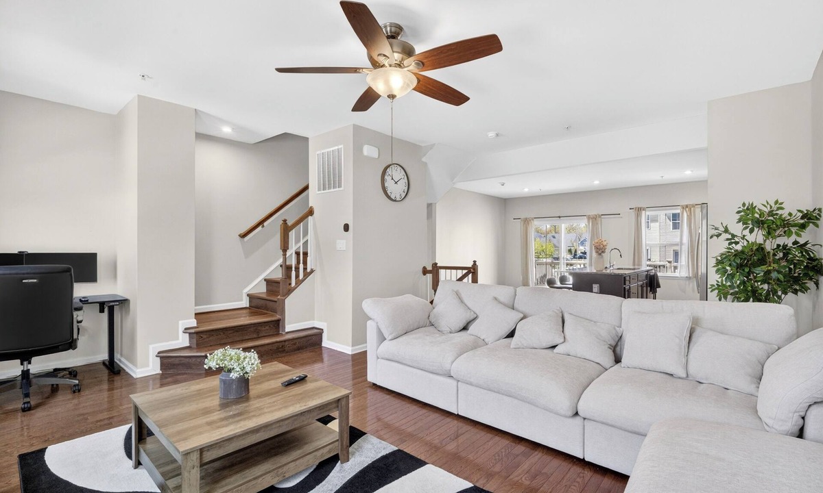 Glen Burnie House | The Retro Pad