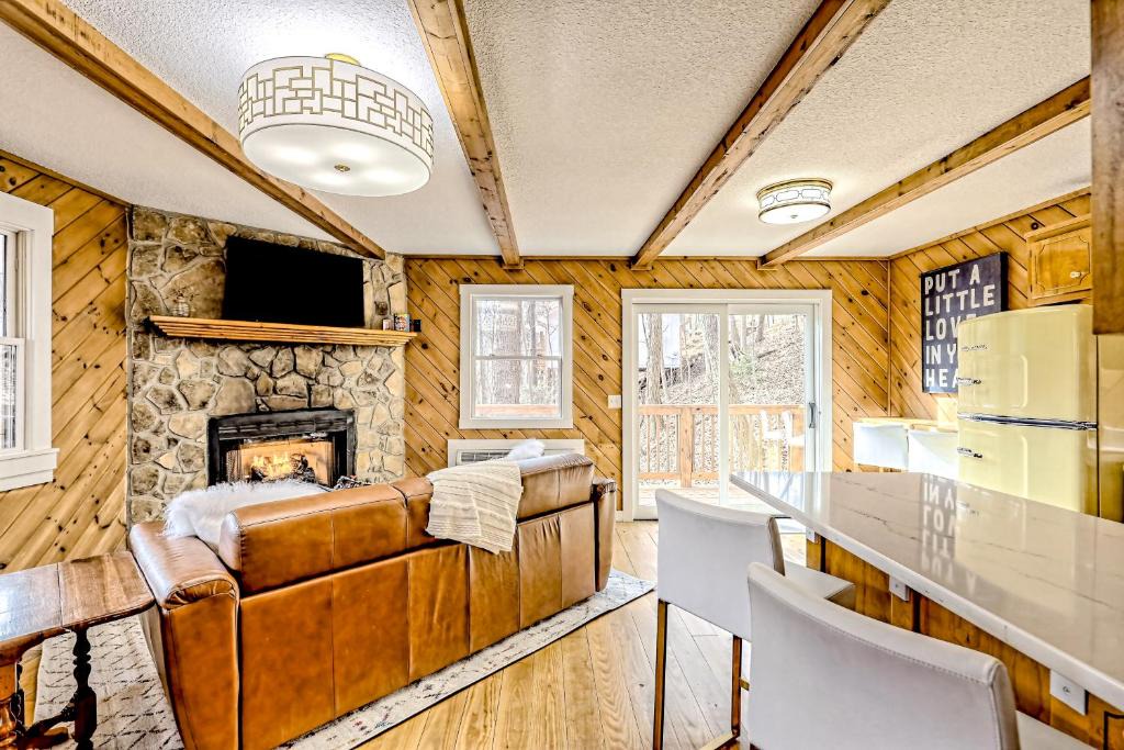 Blairsville House | The Retro