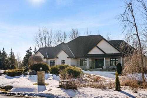 Ottawa Division Villa | The Rideau Mansion!