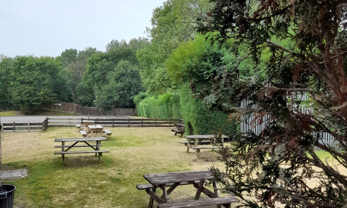 Rogerstone Hotel | The Rising Sun