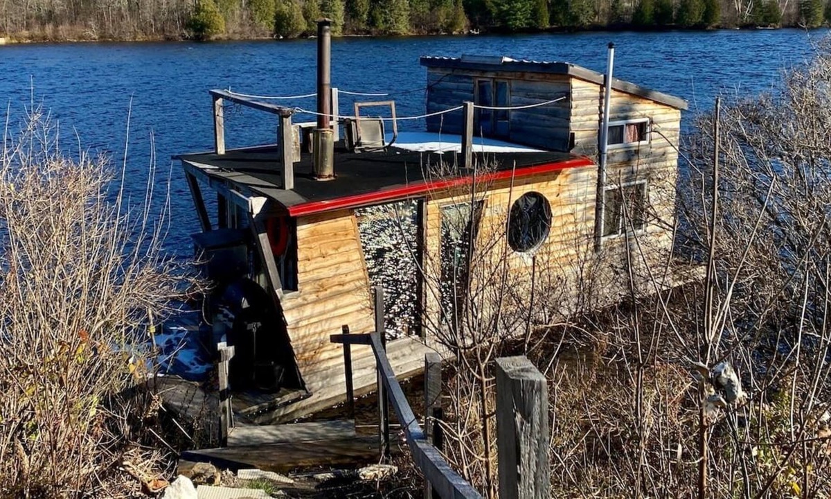 Wakefield Boat Rental | The River Den