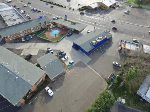 Red Bluff Hotel | The River Inn & Suites