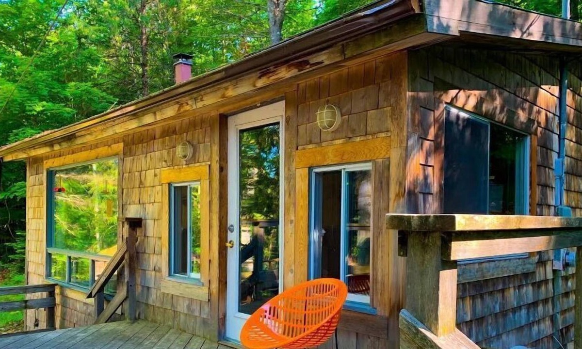 Cantley Cottage | The River Island Hideaway near Wakefield, Quebec