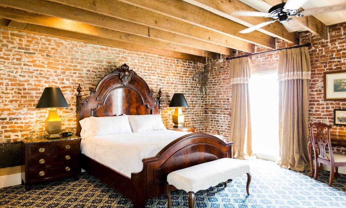 Natchez Hotel | The River Walk Inn - Room 801