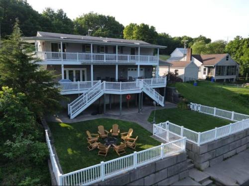 Martins Creek House | The Riverfront