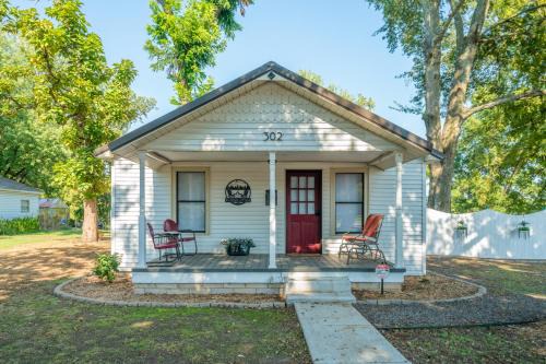 Russellville Apartment | The Riverside Cottage