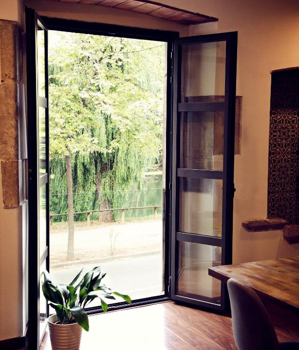 Pedret Apartment | THE RIVERSIDE LODGE Cozy and spacious apartment