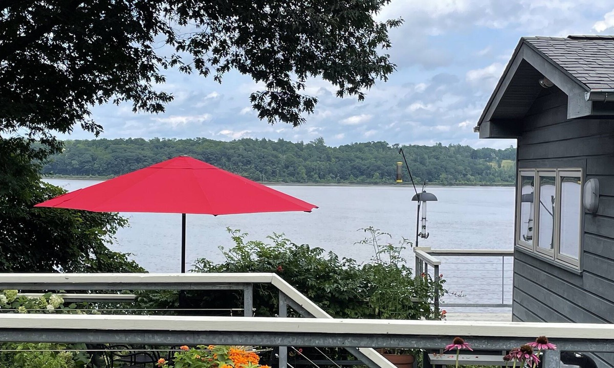 Ulster Park House | The Riverview between Kingston and New Paltz