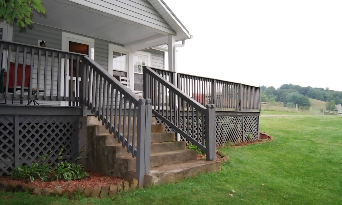 Independence House | The Riverview Cottage- New River