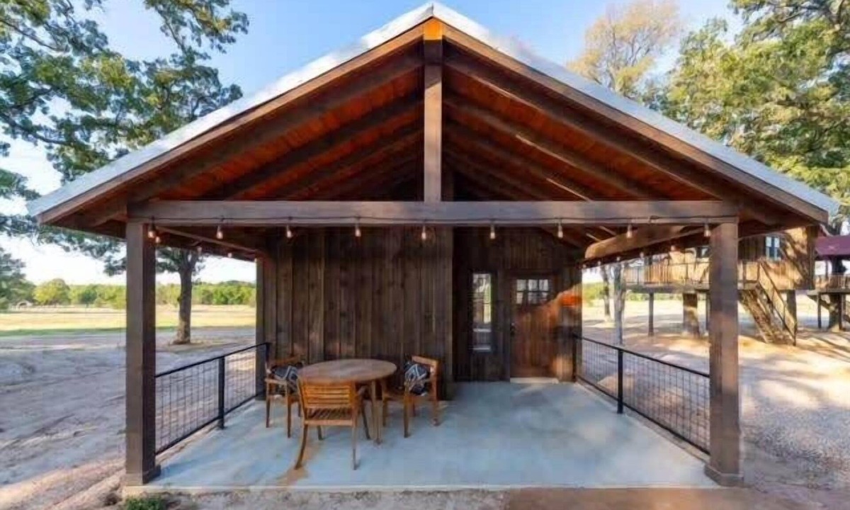 Elm Mott Ski Chalet | The Roadrunner Cabin 15MIN to Magnolia & Baylor