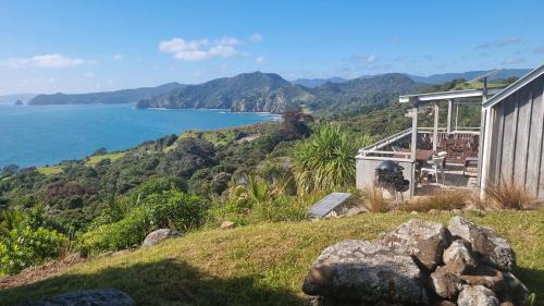 Tuateawa House | The Rock